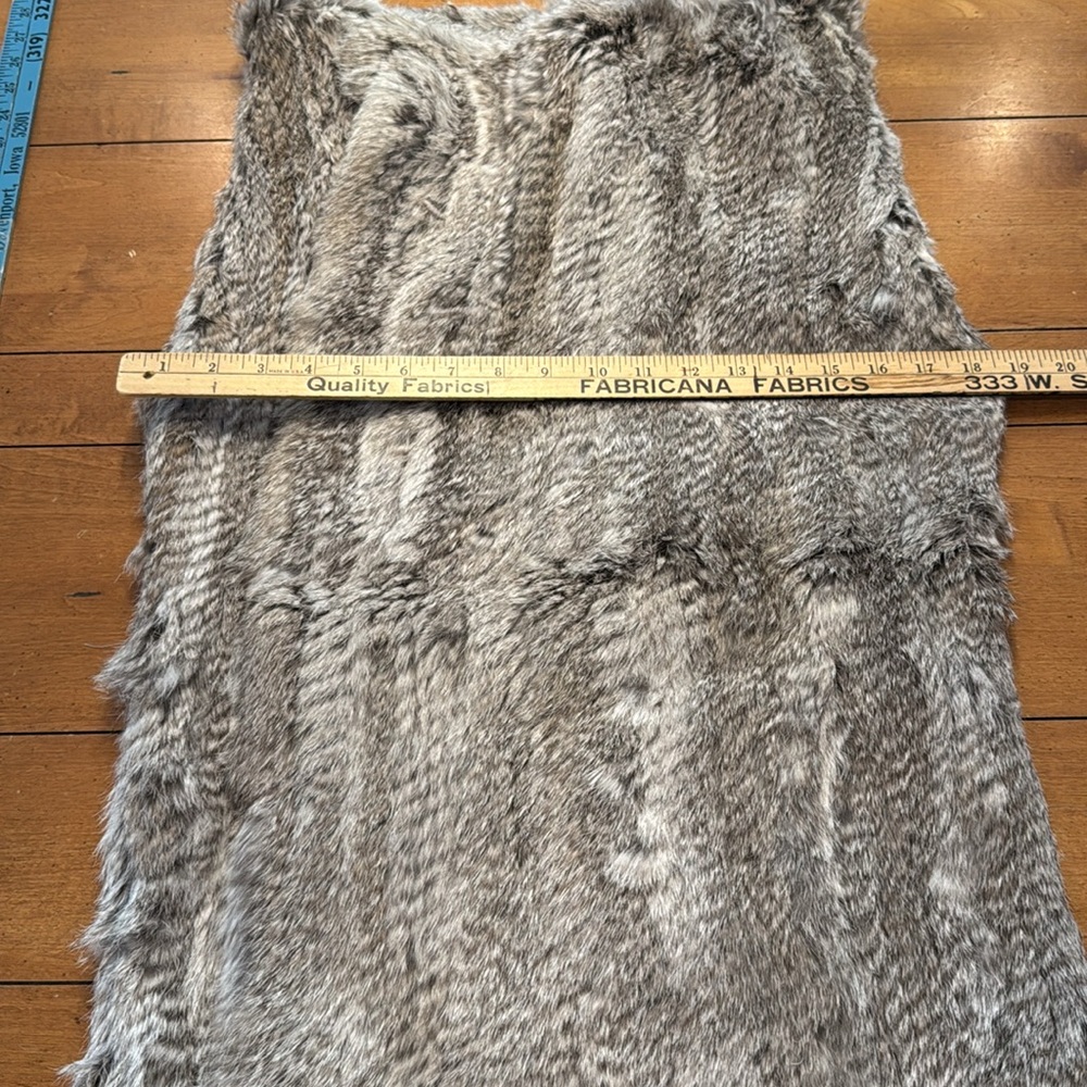 Love Token Rabbit Fur Vest Small - Picture 7 of 7